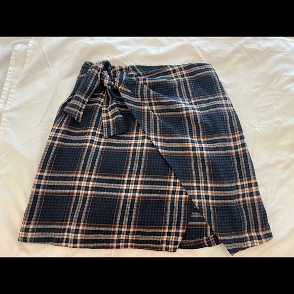 Soft plaid wrap skirt - Picture 1 of 3